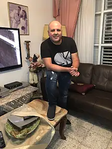 טוני