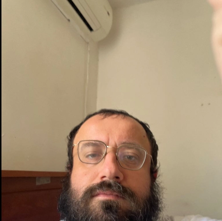מישהו