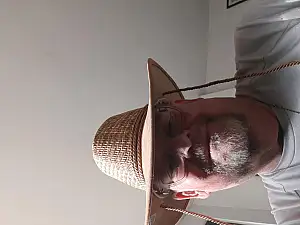 בובי
