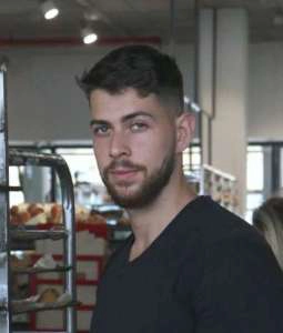 אדם 